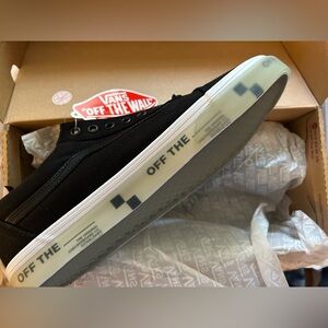 VANS (Off The Wall Clear Edition)